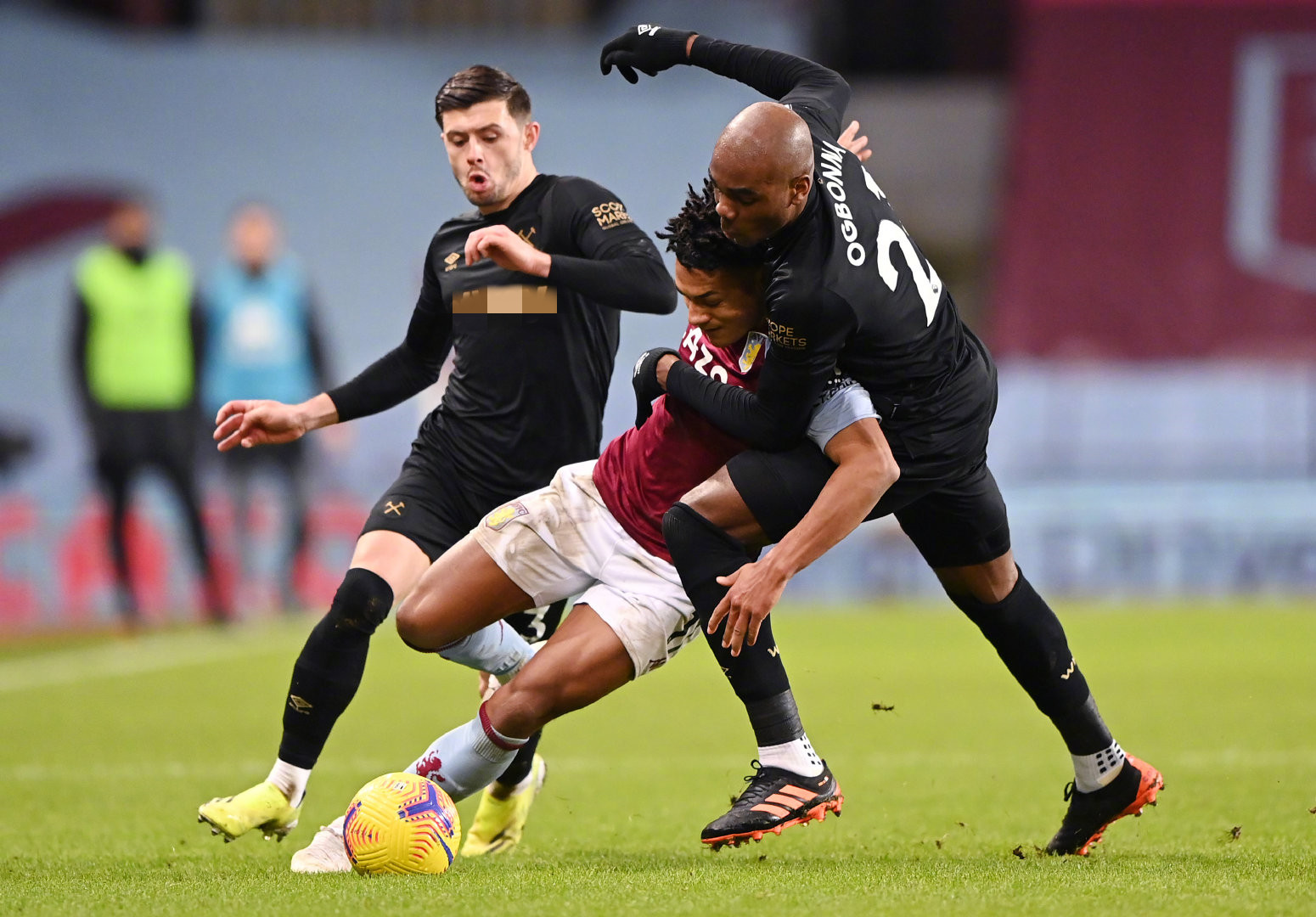 中超-王大雷染红克雷桑纳萨里奥中柱 10人泰山0-0河南.