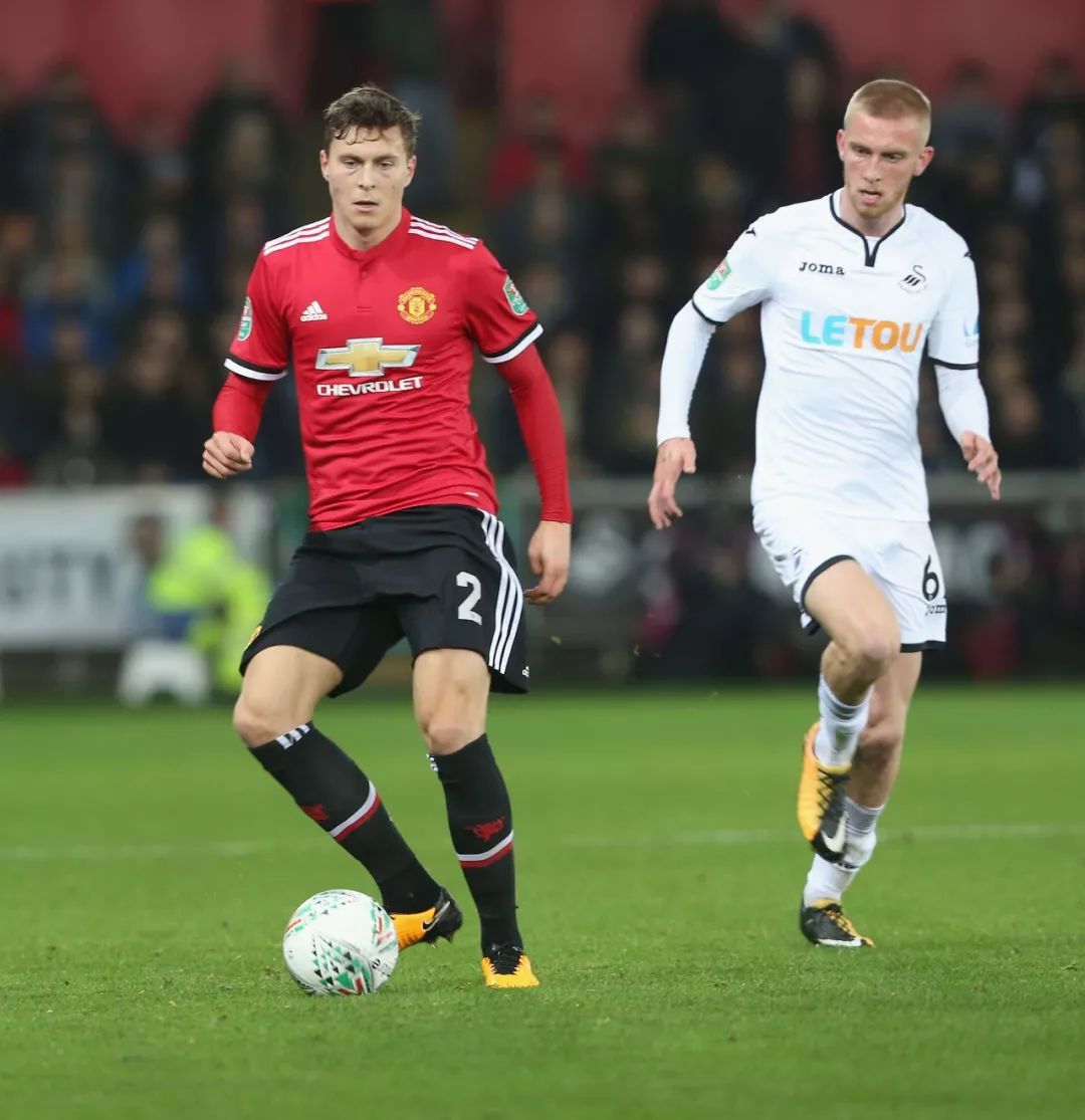 罗马21岁左后卫奥利维拉斯转会萨德交易破裂.